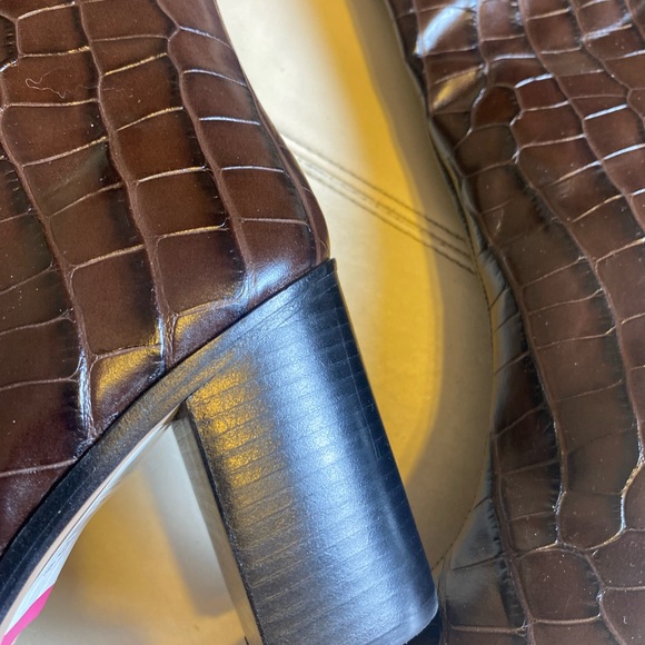 $258 SCHUTZ Maryana TALL DARK BROWN CROCODILE EMBOSSED Block Boot NEW size 11 - Picture 9 of 11